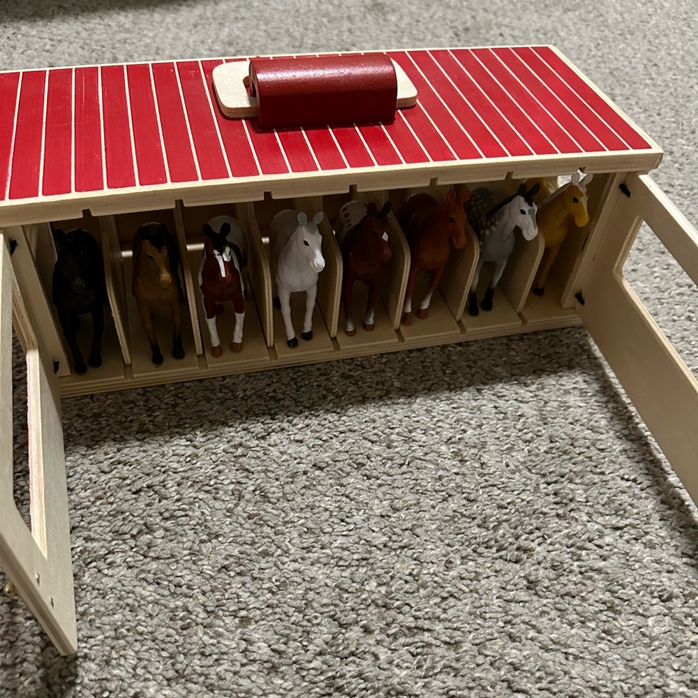 Melissa & Doug Horse Barn - Picture 2 of 3